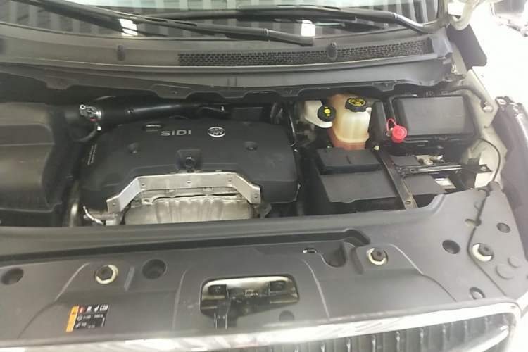 Used Buick GL8 2017 25S Luxury Version China V Standard Engine Bay