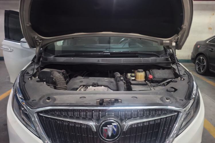 Used Buick GL8 2017 ES 28T Flagship Model China V Standard Engine Bay