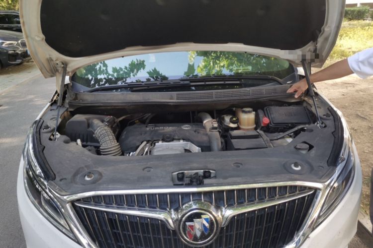 Used Buick GL8 2017 ES 28T Flagship Model China V Standard Engine Bay
