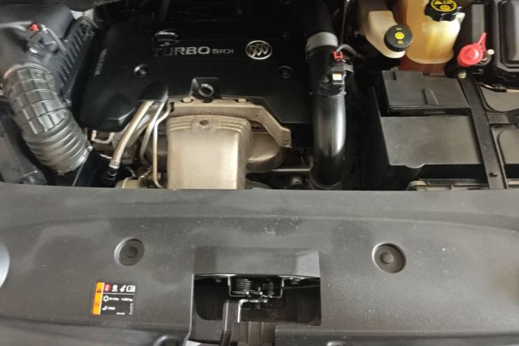 Used Buick GL8 2017 ES 28T Comfort Model China V Standard Engine Bay