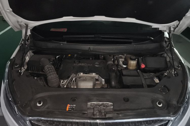 Used Buick GL8 2017 ES 28T Luxury Model China V Standard Engine Bay
