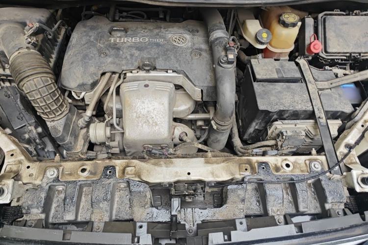 Used Buick GL8 2017 ES 28T Premium Version China V Standard Engine Bay