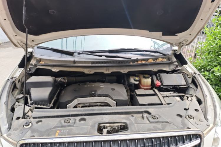 Used Buick GL8 2017 25S Luxury Version China V Standard Engine Bay