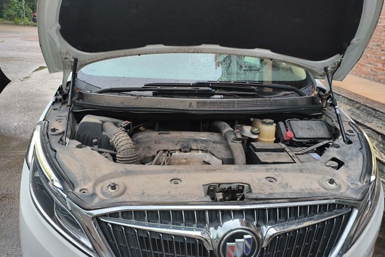 Used Buick GL8 2017 ES 28T Flagship Model China V Standard Engine Bay