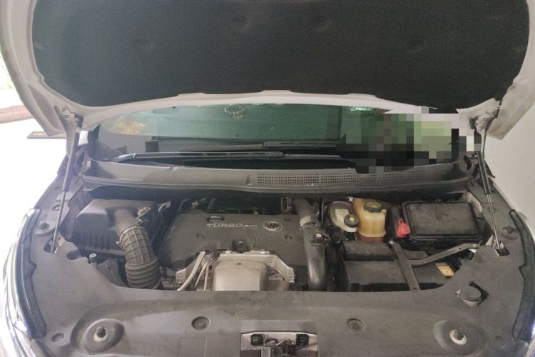Used Buick GL8 2017 ES 28T Flagship Model China V Standard Engine Bay