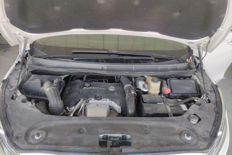 Used Buick GL8 2017 ES 28T Luxury Model China V Standard Engine Bay