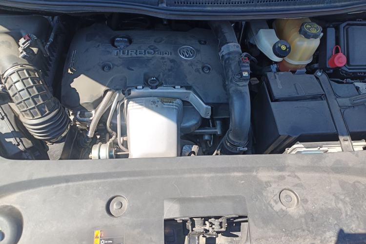 Used Buick GL8 2017 ES 28T Comfort Model China V Standard Engine Bay