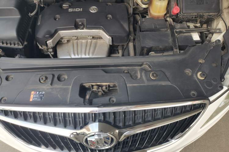 Used Buick GL8 2017 25S Luxury Version China V Standard Engine Bay