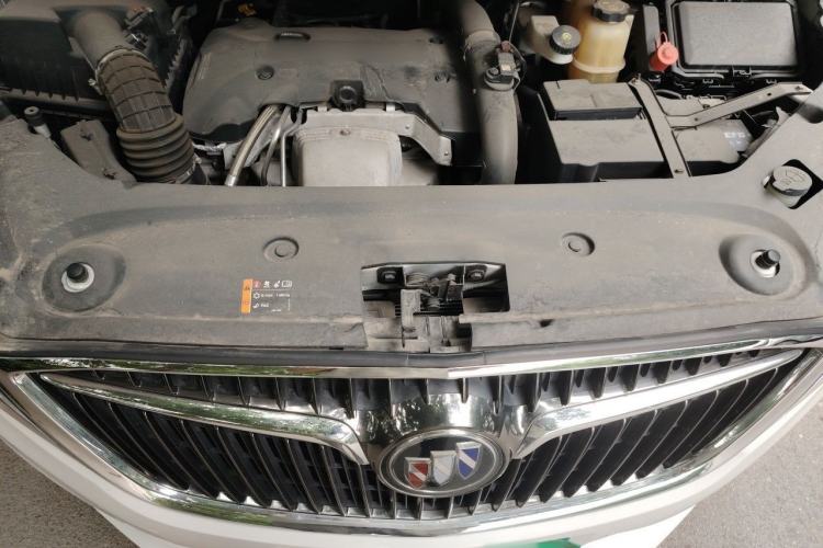Used Buick GL8 2017 ES 28T Flagship Model China V Standard Engine Bay