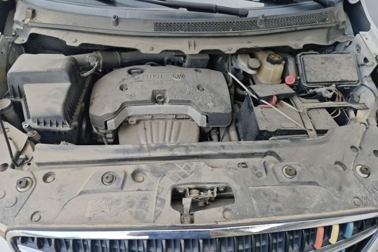 Used Buick GL8 2017 25S Luxury Version China V Standard Engine Bay