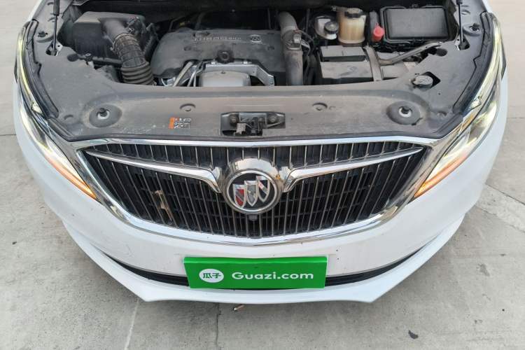 Used Buick GL8 2017 ES 28T Luxury Model China V Standard Engine Bay