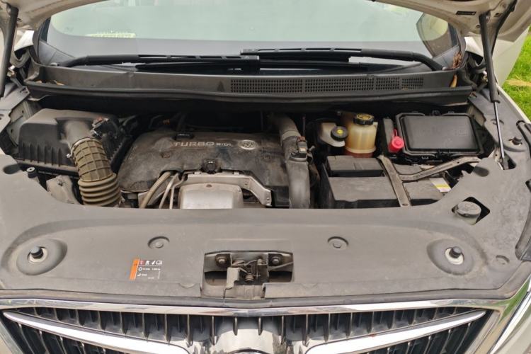 Used Buick GL8 2017 ES 28T Luxury Model China V Standard Engine Bay