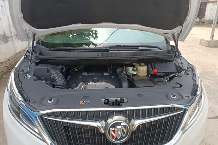 Used Buick GL8 2017 ES 28T Premium Version China V Standard Engine Bay