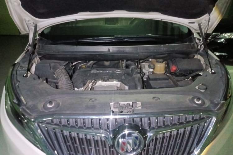 Used Buick GL8 2017 ES 28T Comfort Model China V Standard Engine Bay