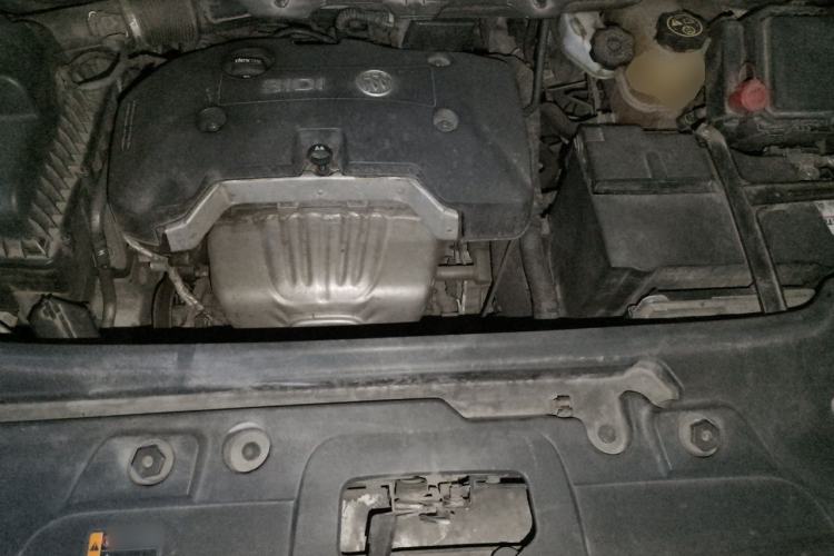 Used Buick GL8 2017 25S Luxury Version China V Standard Engine Bay