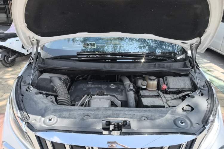 Used Buick GL8 2017 ES 28T Comfort Model China V Standard Engine Bay