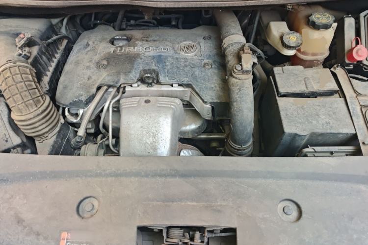 Used Buick GL8 2017 ES 28T Comfort Model China V Standard Engine Bay