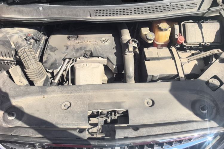 Used Buick GL8 2017 ES 28T Flagship Model China V Standard Engine Bay