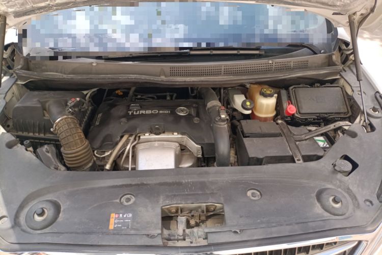 Used Buick GL8 2017 ES 28T Comfort Model China V Standard Engine Bay