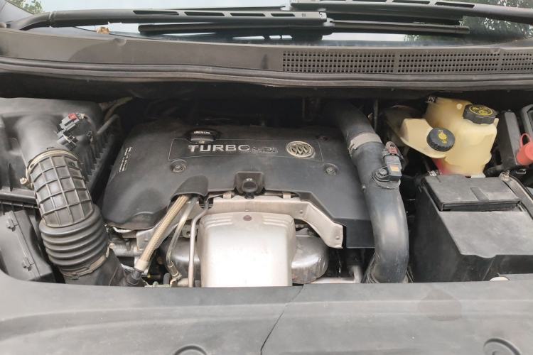 Used Buick GL8 2017 ES 28T Luxury Model China V Standard Engine Bay