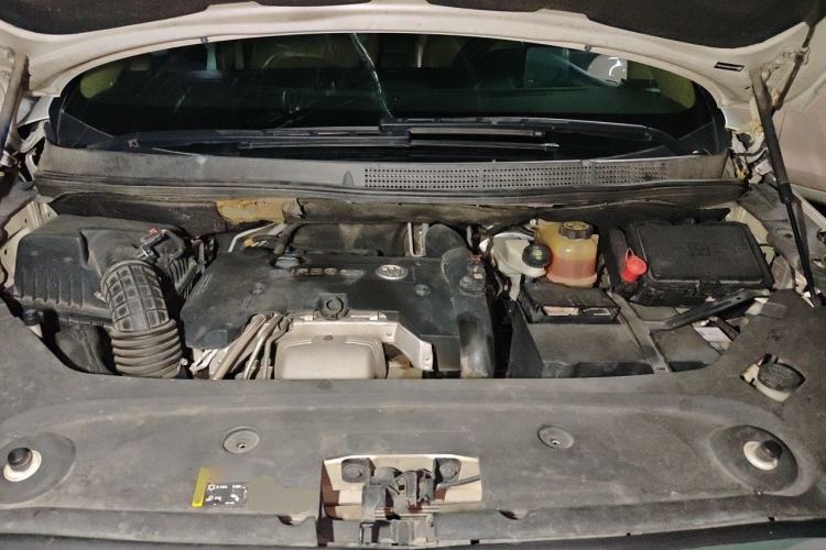 Used Buick GL8 2017 ES 28T Flagship Model China V Standard Engine Bay