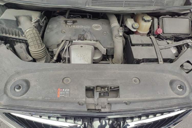 Used Buick GL8 2017 ES 28T Flagship Model China V Standard Engine Bay