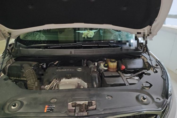 Used Buick GL8 2017 ES 28T Flagship Model China V Standard Engine Bay