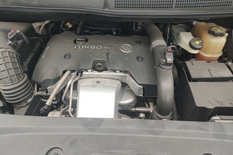 Used Buick GL8 2017 ES 28T Premium Version China V Standard Engine Bay