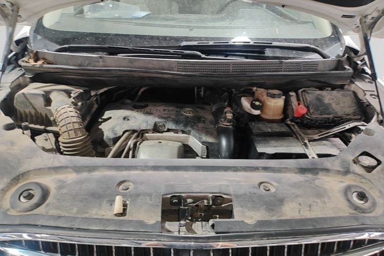 Used Buick GL8 2017 ES 28T Comfort Model China V Standard Engine Bay