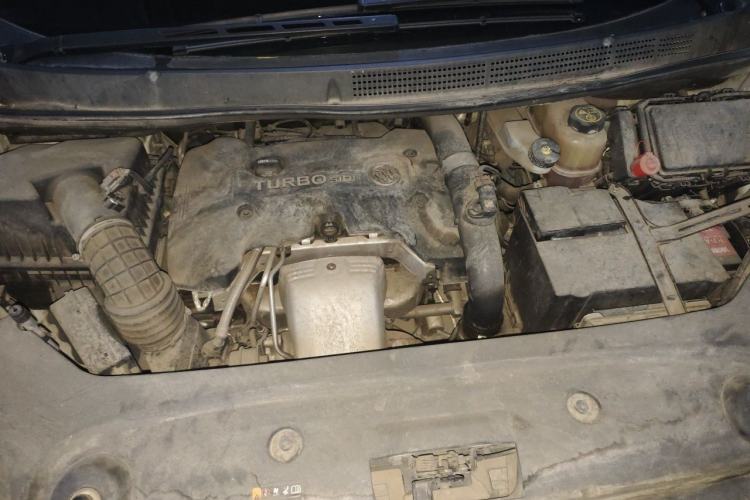 Used Buick GL8 2017 ES 28T Premium Version China V Standard Engine Bay