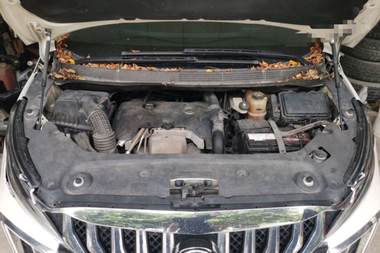 Used Buick GL8 2017 ES 28T Flagship Model China V Standard Engine Bay