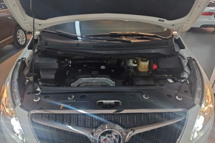 Used Buick GL8 2017 25S Prestige Version China V Standard Engine Bay