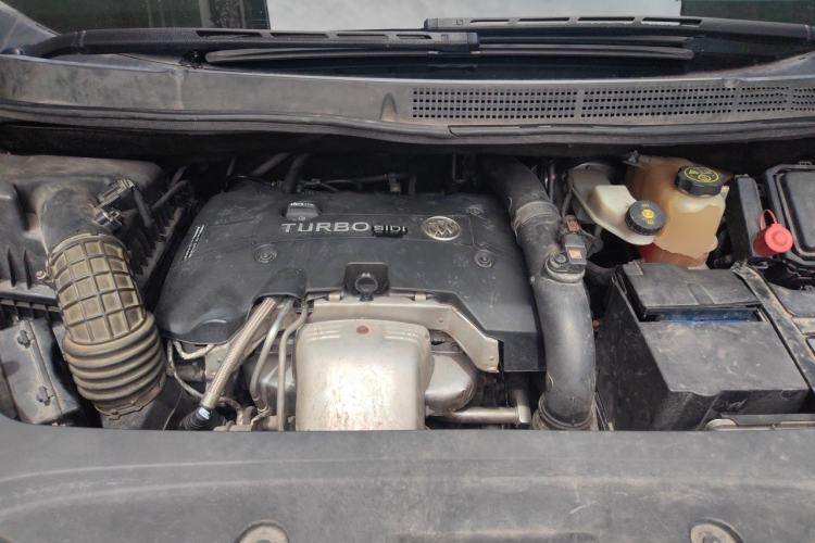 Used Buick GL8 2017 ES 28T Premium Version China V Standard Engine Bay