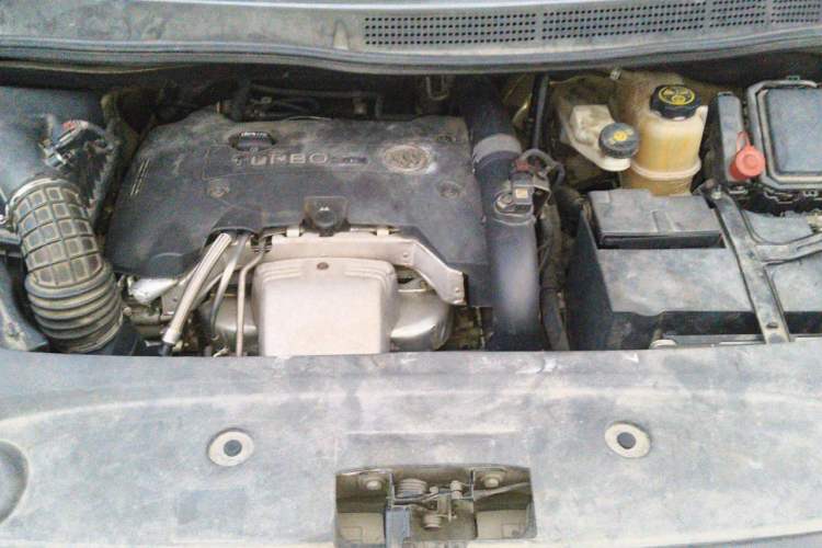 Used Buick GL8 2017 ES 28T Comfort Model China V Standard Engine Bay