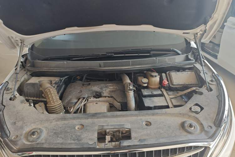 Used Buick GL8 2017 ES 28T Premium Version China V Standard Engine Bay