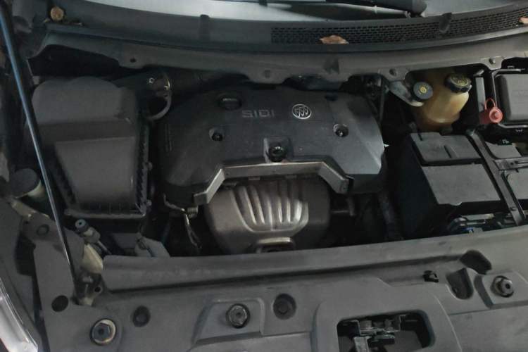 Used Buick GL8 2017 25S Luxury Version China V Standard Engine Bay