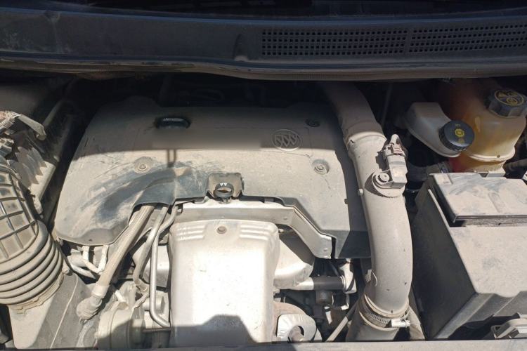 Used Buick GL8 2017 ES 28T Flagship Model China V Standard Engine Bay