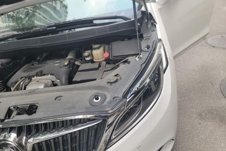 Used Buick GL8 2017 ES 28T Flagship Model China V Standard Engine Bay Left