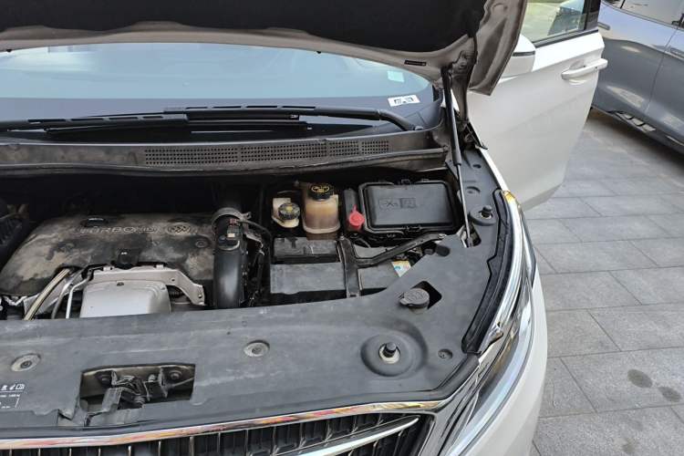 Used Buick GL8 2017 ES 28T Comfort Model China V Standard Engine Bay Left