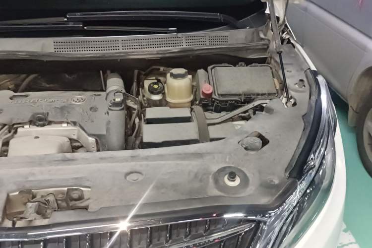 Used Buick GL8 2017 ES 28T Comfort Model China V Standard Engine Bay Left