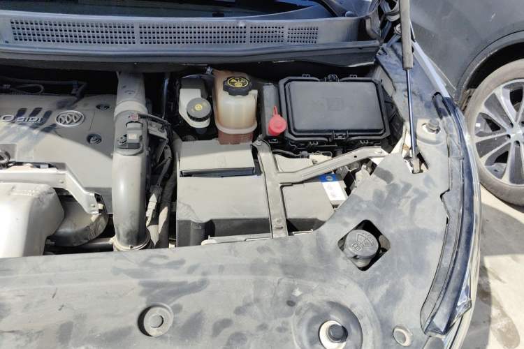 Used Buick GL8 2017 ES 28T Comfort Model China V Standard Engine Bay Left