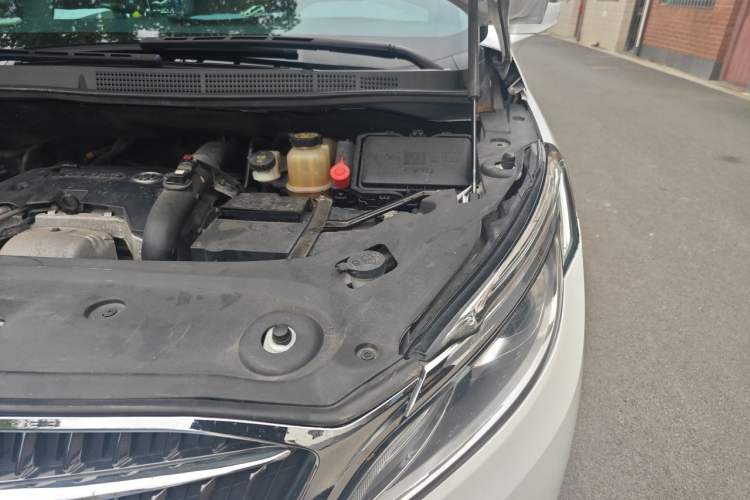 Used Buick GL8 2017 ES 28T Comfort Model China V Standard Engine Bay Left