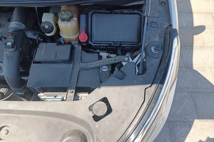 Used Buick GL8 2017 ES 28T Comfort Model China V Standard Engine Bay Left