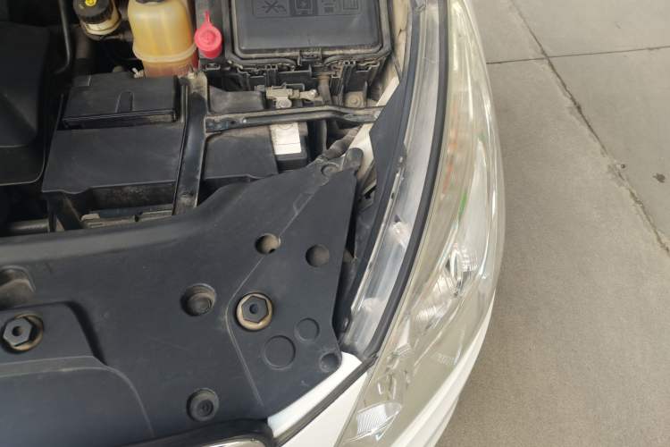 Used Buick GL8 2017 25S Luxury Version China V Standard Engine Bay Left