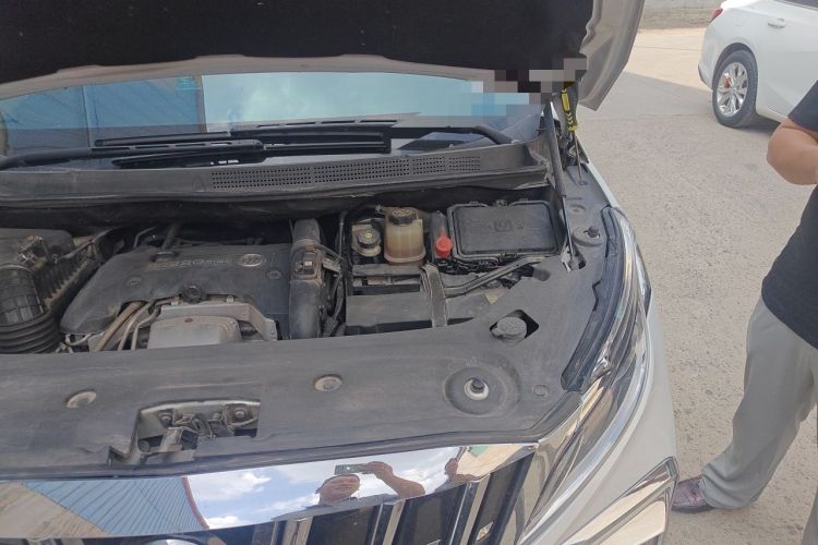 Used Buick GL8 2017 ES 28T Comfort Model China V Standard Engine Bay Left