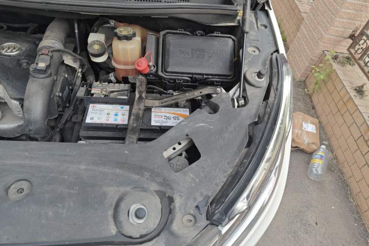 Used Buick GL8 2017 ES 28T Comfort Model China V Standard Engine Bay Left