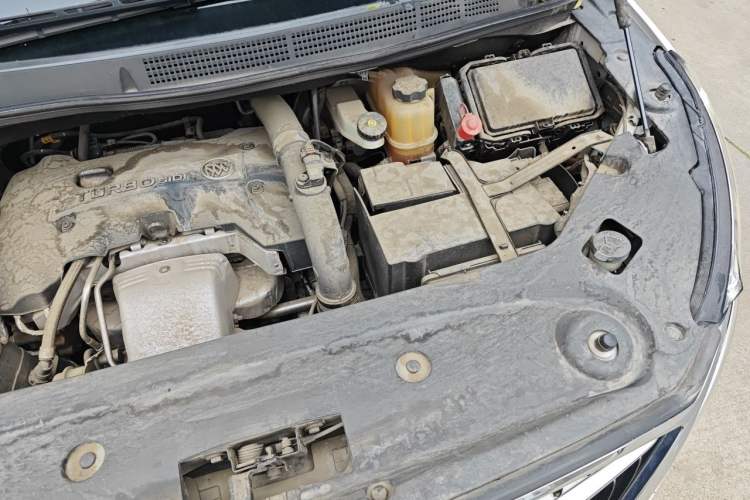 Used Buick GL8 2017 ES 28T Premium Version China V Standard Engine Bay Left