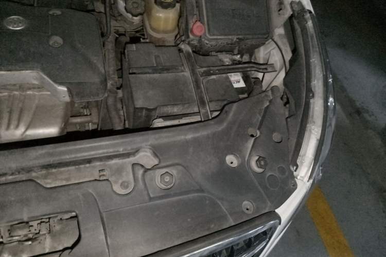 Used Buick GL8 2017 25S Luxury Version China V Standard Engine Bay Left