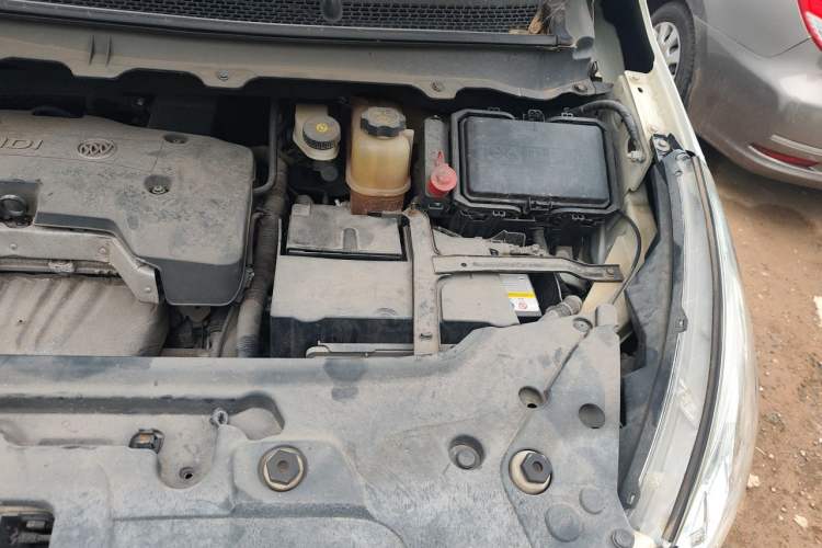 Used Buick GL8 2017 25S Prestige Version China V Standard Engine Bay Left