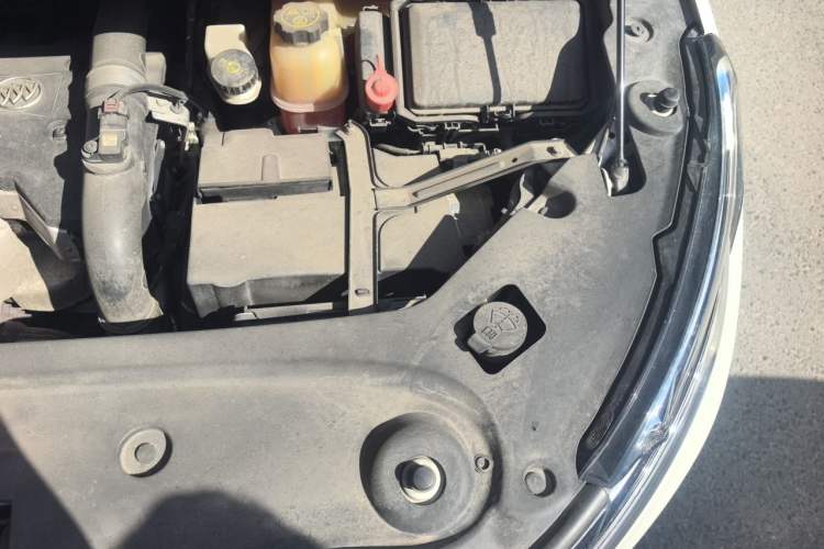 Used Buick GL8 2017 ES 28T Flagship Model China V Standard Engine Bay Left